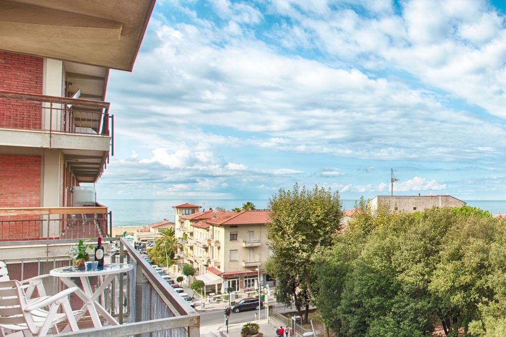 Versilia Residence Lido di Camaiore Exteriör bild